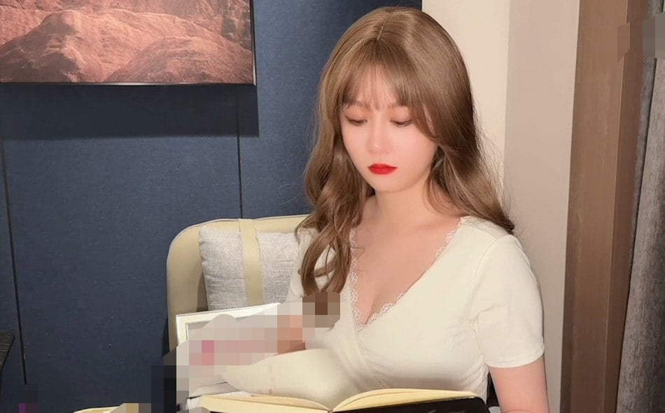 Phim Chú đi vắng dì thủ dâm và bị cháu gái lén xem